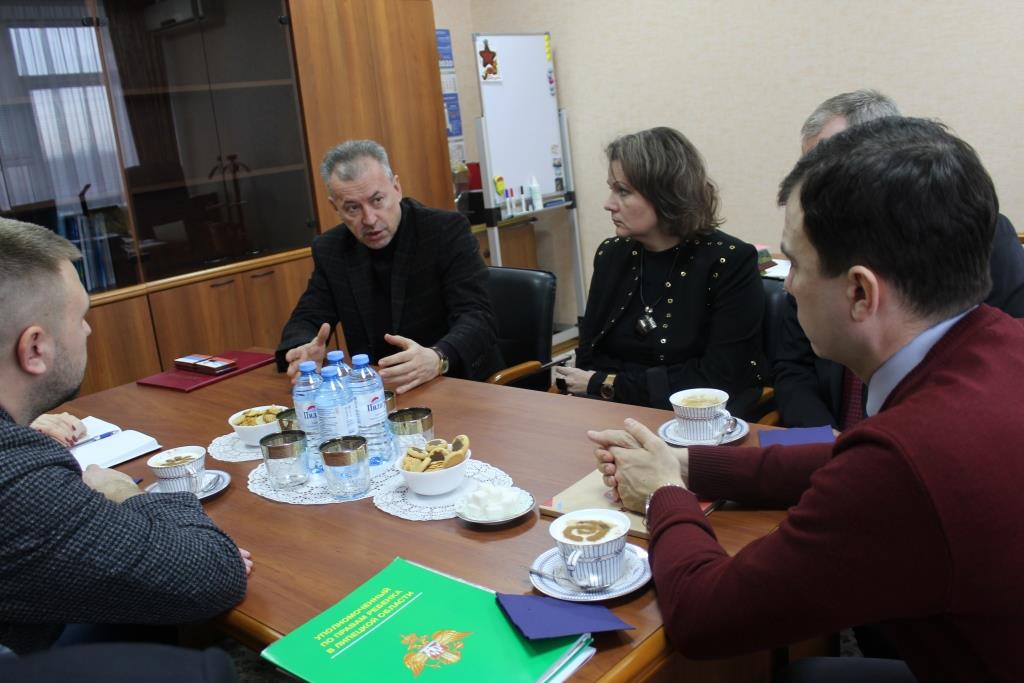 Уполномоченный по правам ребенка в Липецкой области провел встречу со своими общественными помощниками
